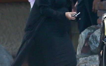 Ким Кардашьян сменила шпильки на тапочки