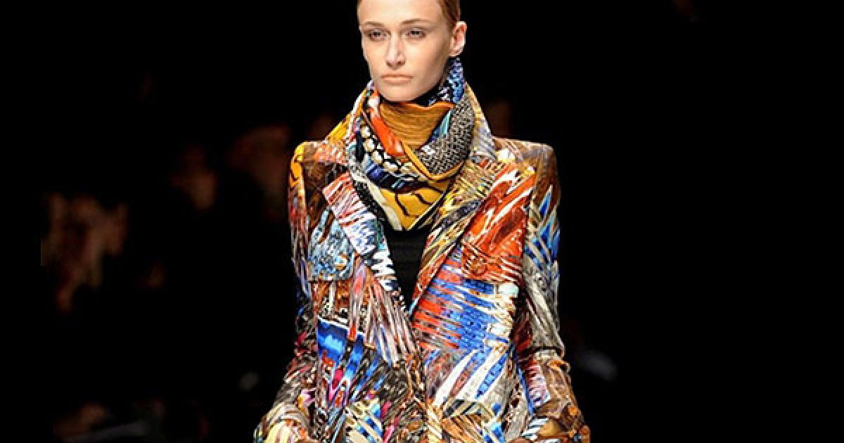 Цієї зими модниці обиратимуть тигрові візерунки і чорно-білу смужку, сумки з хутра, сверти і сукні з "норвезьким візерунком", мереживні сукні і великі брошки, шотландську клітинку і стиль мілітарі.