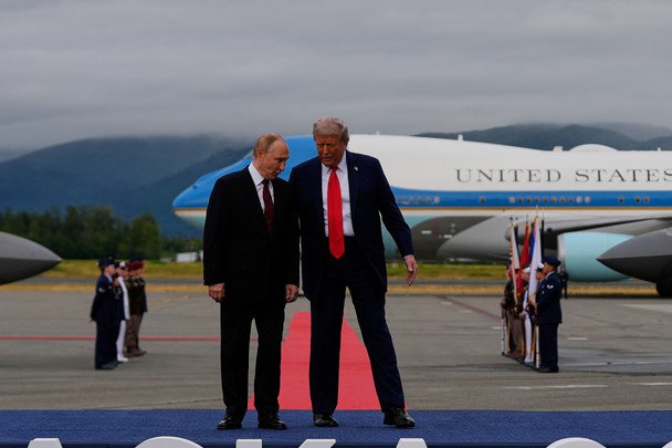 Трамп назвал причину, почему прервал встречу с Зеленским и ЕС, чтобы позвонить Путину