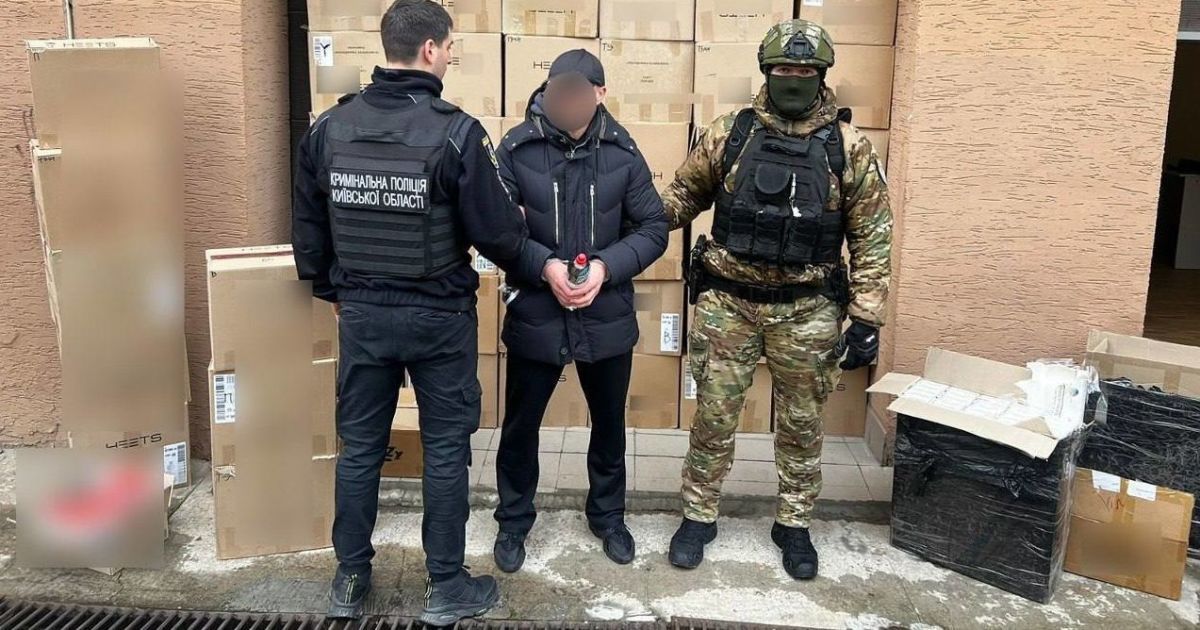 Свій шахрайський бізнес чоловік розпочав ще у 2021 році / © Поліція Київської області