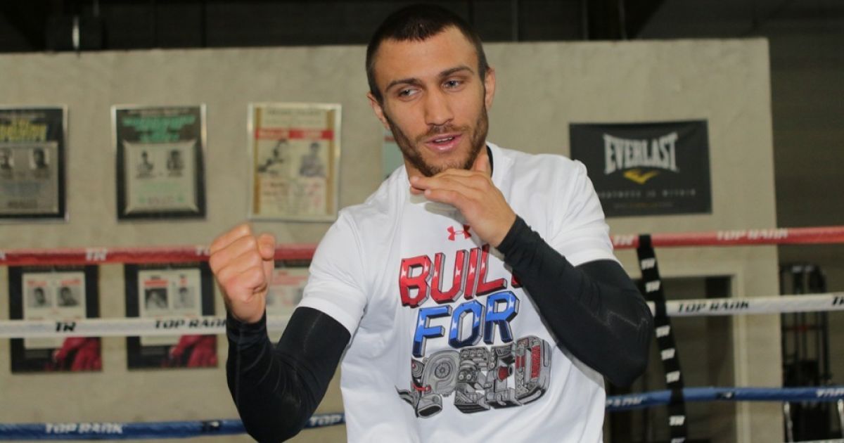 Ломаченко показал, как отжимается вверх ногами