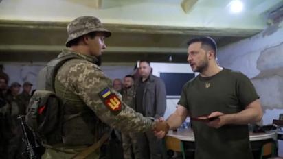 Зеленський вручив нагороди медпрацівникам у Миколаєві