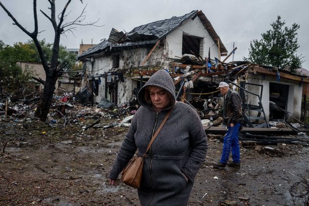 24 вересня 2026. Під час атаки усі ракети російські окупанти спрямували на Київ, прогриміли вибухи. Двоє людей загинуло, ще восьмеро постраждало. Пошкоджений пологовий будинок у Подільському районі міста. / © Associated Press