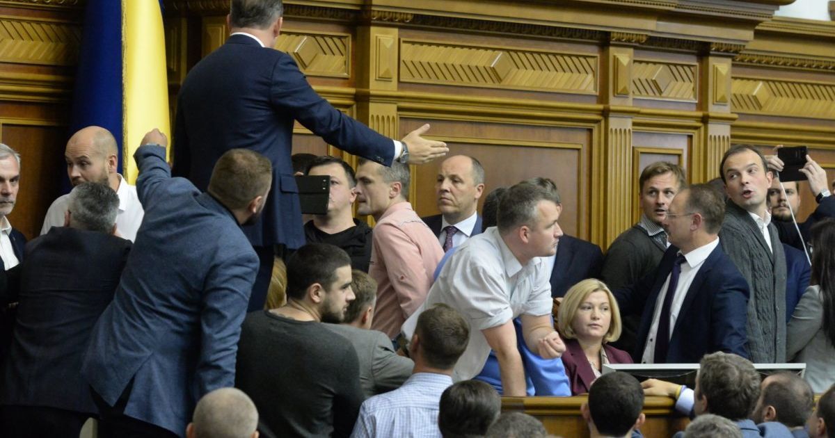 штовханина у Верховній Раді 5 жовтня_2 / © УНІАН