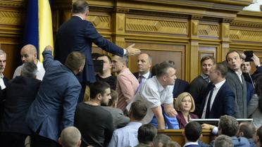 штовханина у Верховній Раді 5 жовтня_2 / © УНІАН