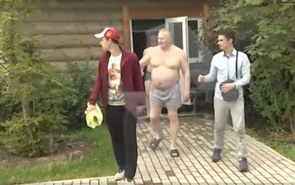 Жириновский в семейных трусах развлекался с молодыми парнями в бассейне