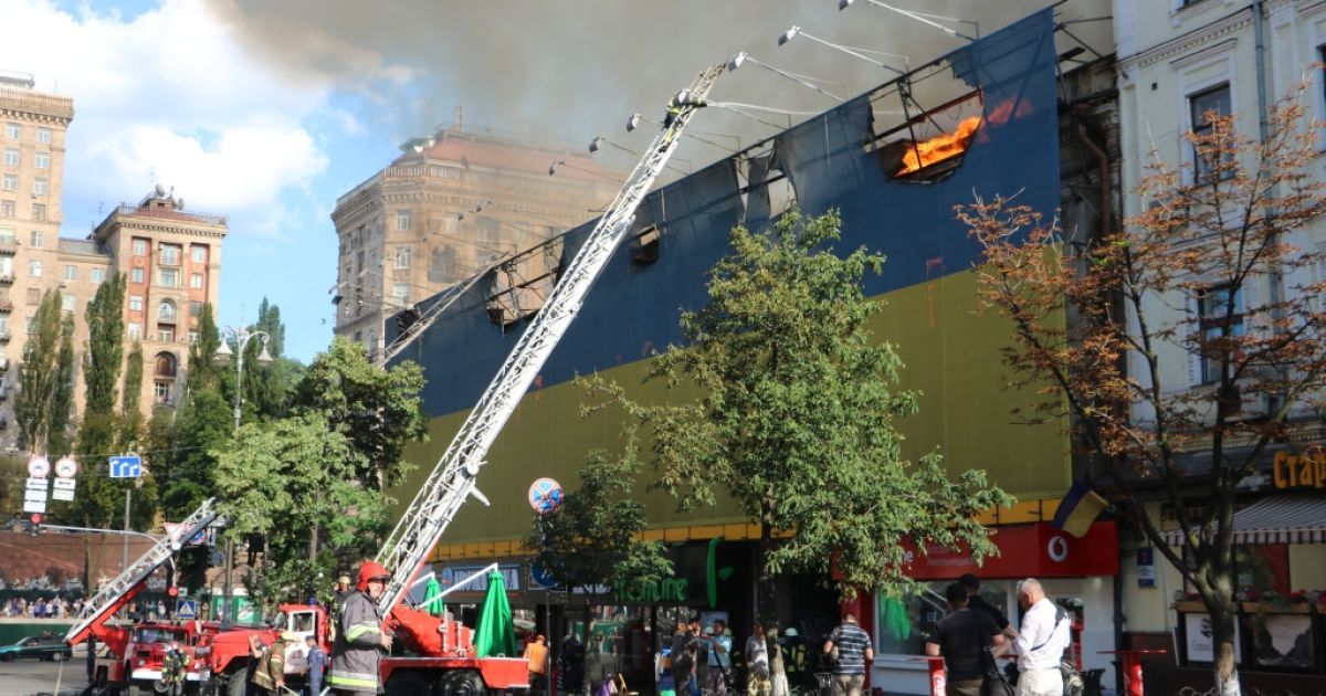 Спасатели потушили масштабный пожар на Крещатике