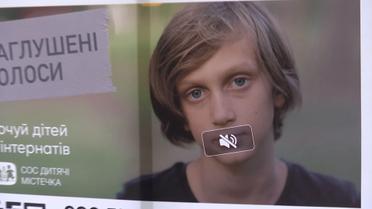 Діти, що не знають маминих обіймів: Україна прагне позбутись інтернатів і пропонує альтернативу