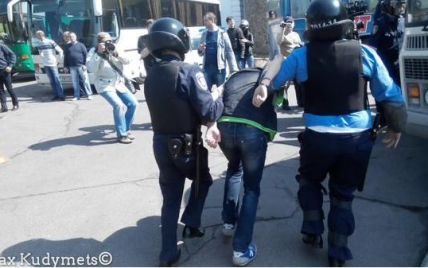 В Киеве на митинге коммунистов задержали молодых людей в балаклавах