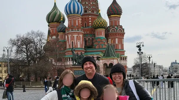 Американець привіз сім'ю до РФ, щоб уникнути «ЛГБТ-пропаганди»: його кинули на фронт