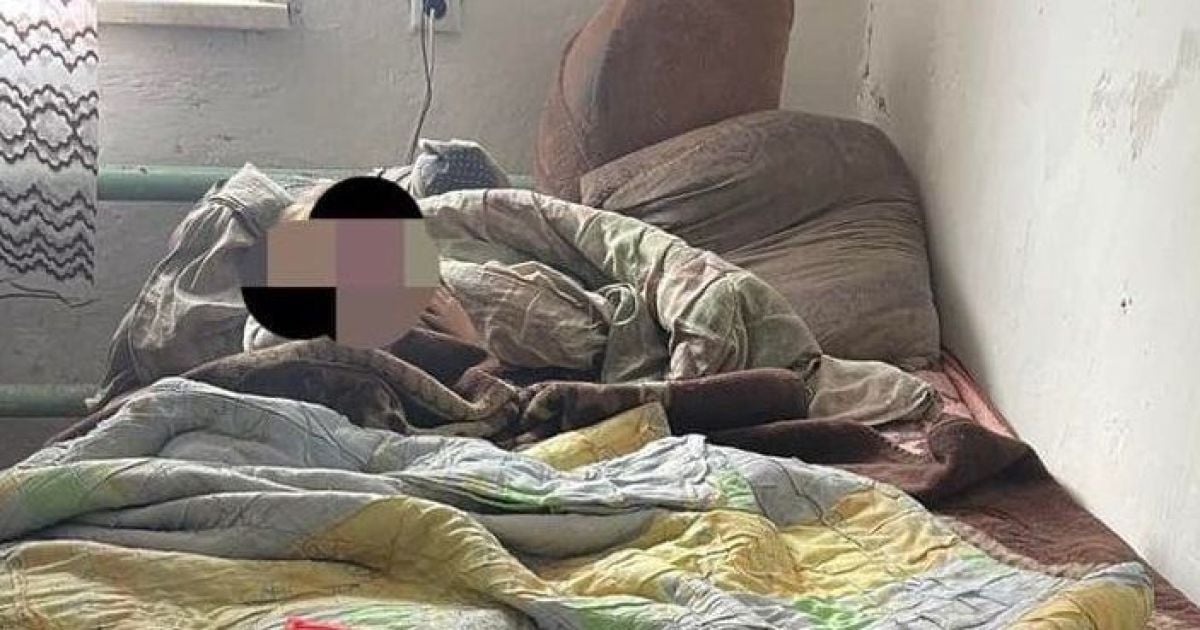 Була голодна, хвора та брудна: у Хмельницькій області у матері забрали дитину