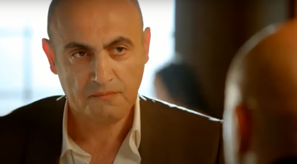 Артур Диланян на съемках сериала "Кухня" / © facebook.com/Артур Диланян