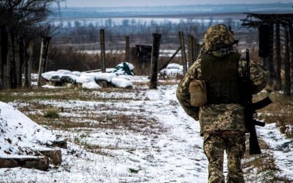 На Донбассе оккупанты обстреляли позиции ВСУ: украинский военный ранен, его состояние тяжелое
