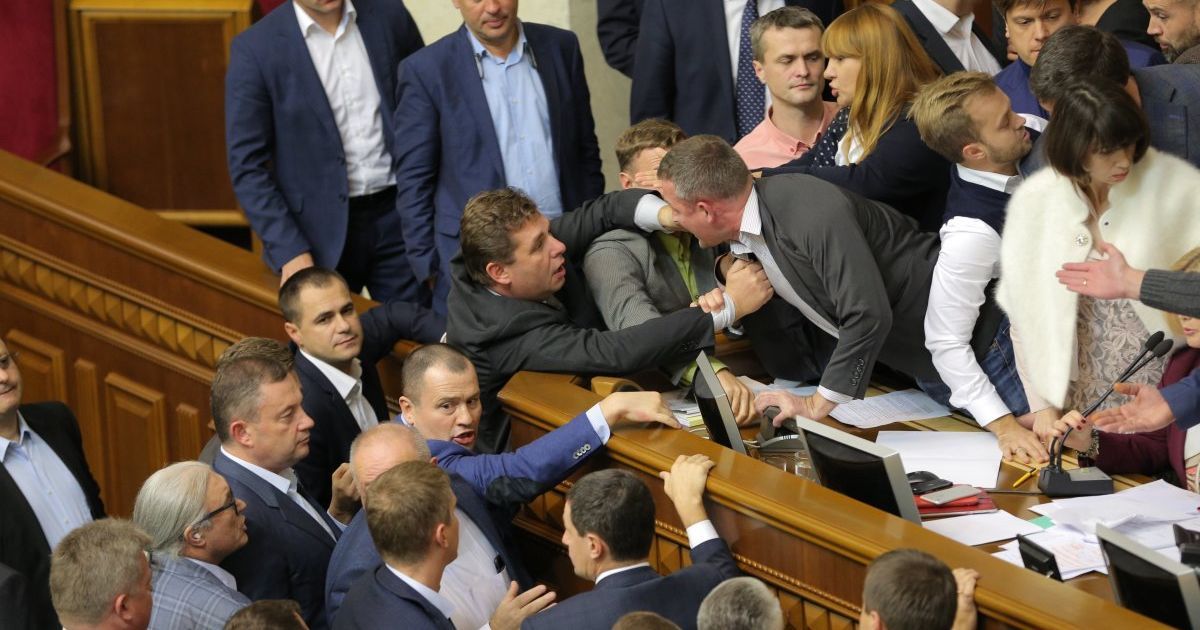 штовханина у Верховній Раді 5 жовтня_10 / © УНІАН
