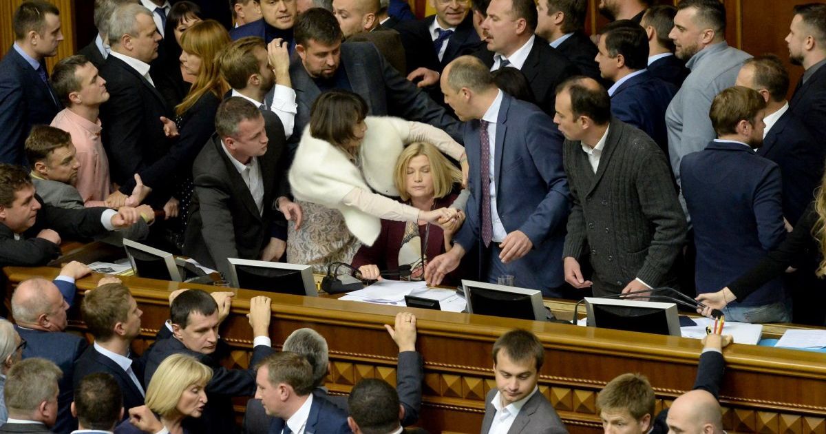 штовханина у Верховній Раді 5 жовтня_5 / © УНІАН