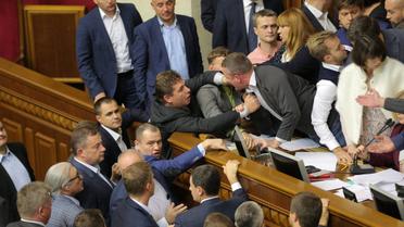 штовханина у Верховній Раді 5 жовтня_10 / © УНІАН