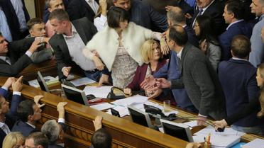 штовханина у Верховній Раді 5 жовтня_7 / © УНІАН