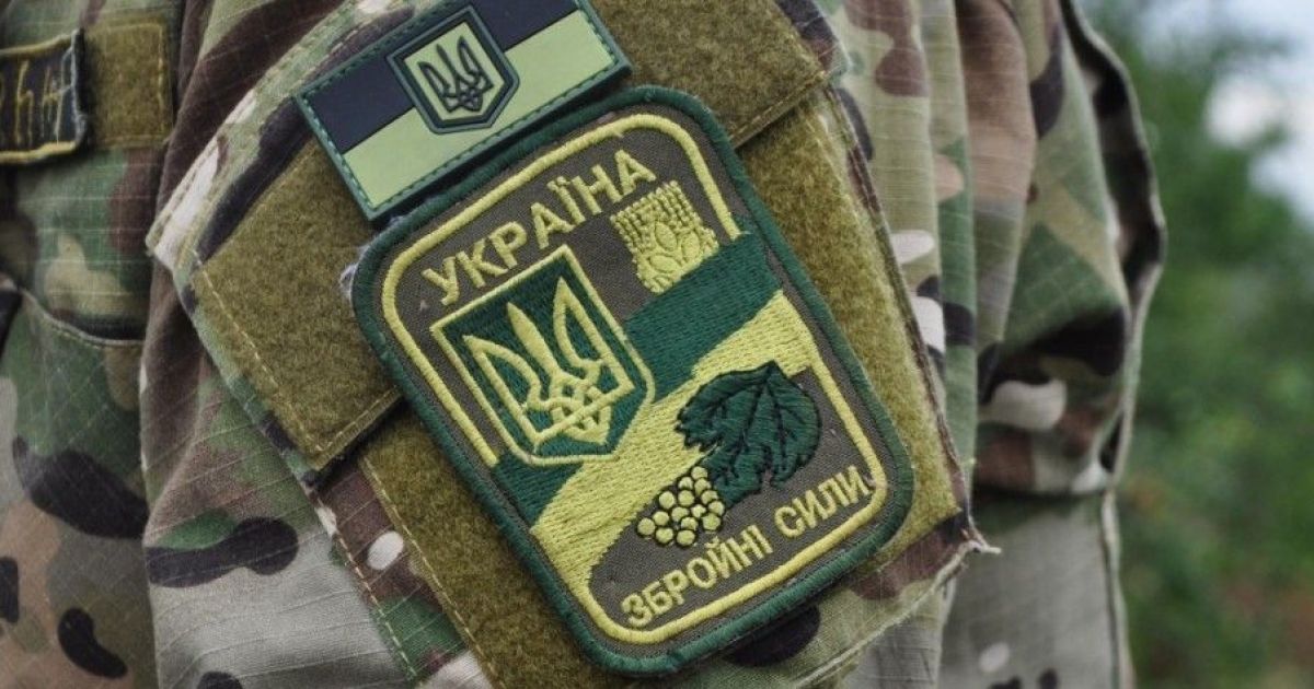 В Запорожье авто военных попало в ДТП, один служащий погиб