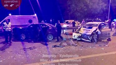 ДТП у Києві на Гетьмана_3 / © Facebook/Киев Оперативный