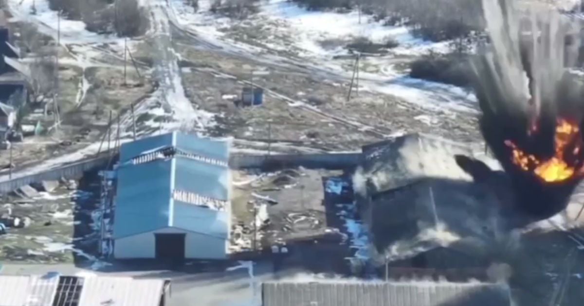 Армія РФ бомбить села, в які зайшли добровольці 