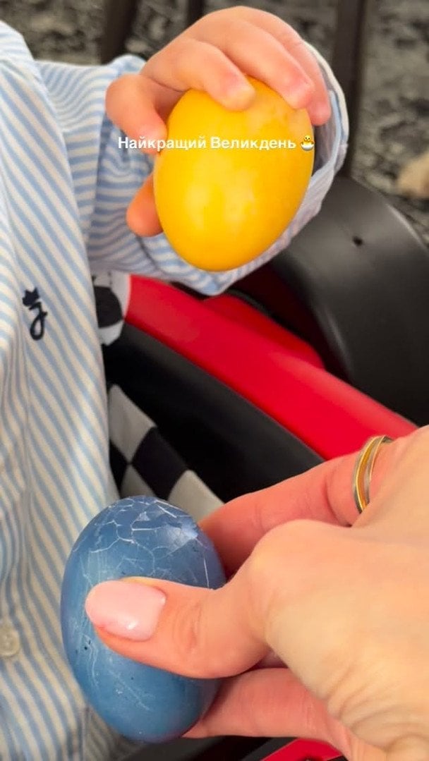 Син Лесі Нікітюк переміг у "битві" крашанок / © instagram.com/lesia_nikituk