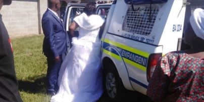В ЮАР за нарушение карантина арестовали целую свадьбу