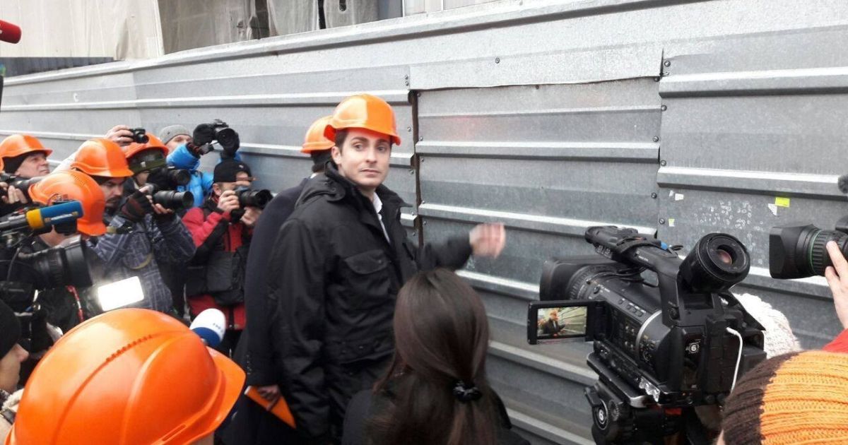 Демонтаж надбудови на будинку профспілок_4 / © Facebook/Дмитрий Белоцерковец