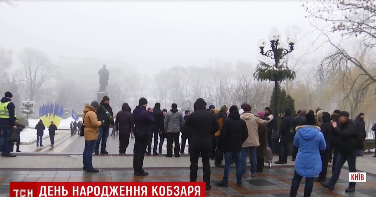 День Кобзаря минув у Києві зі сварками, молитвами і безкоштовним проїздом