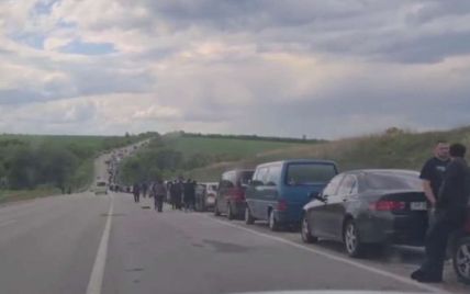 У черзі – понад 5 тис. людей: у Василівці окупанти зробили "живий щит" з охочих евакуюватися