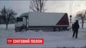 На Дніпропетровщині автомобілі застрягли у сніговому полоні