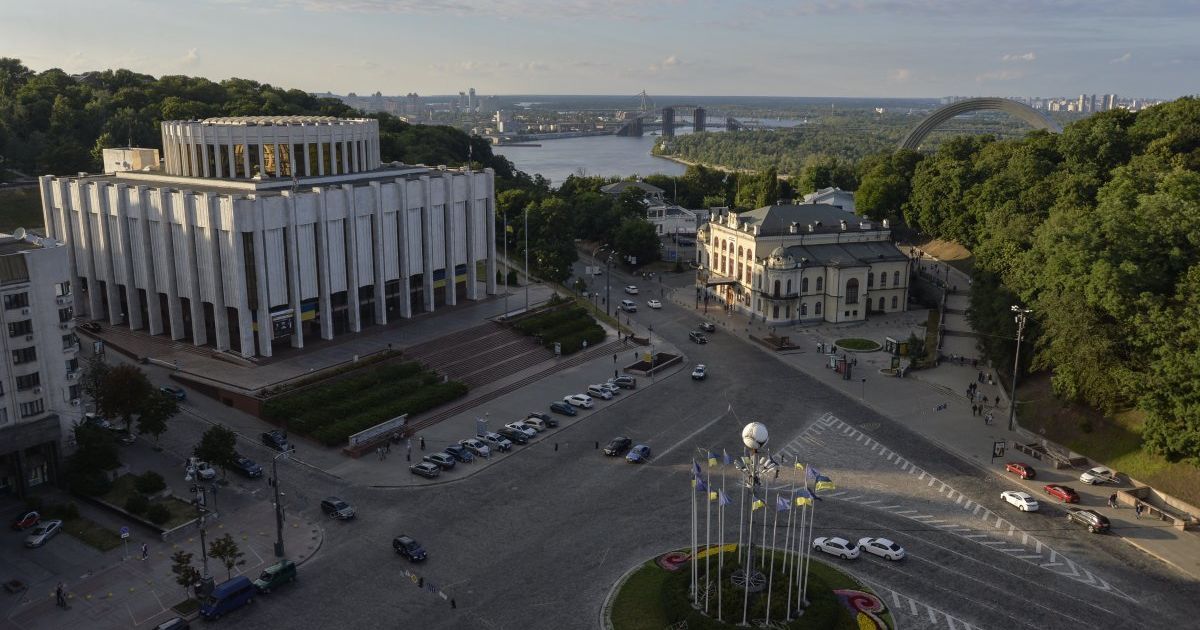 Переїзд Адміністрації президента: які проблеми існують в Українському домі та коли його планують відреставрувати