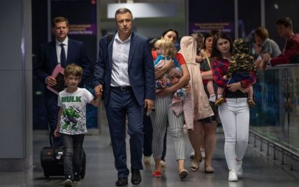 Десять детей украинки, которую арестовали в Грузии, вернулись на родину