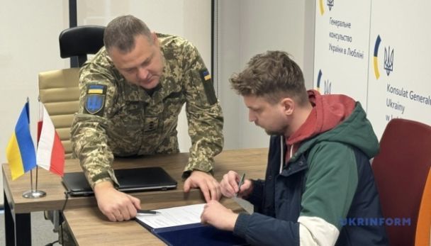 Перші добровольці Українського легіону підписали контракти із ЗСУ / Фото: 