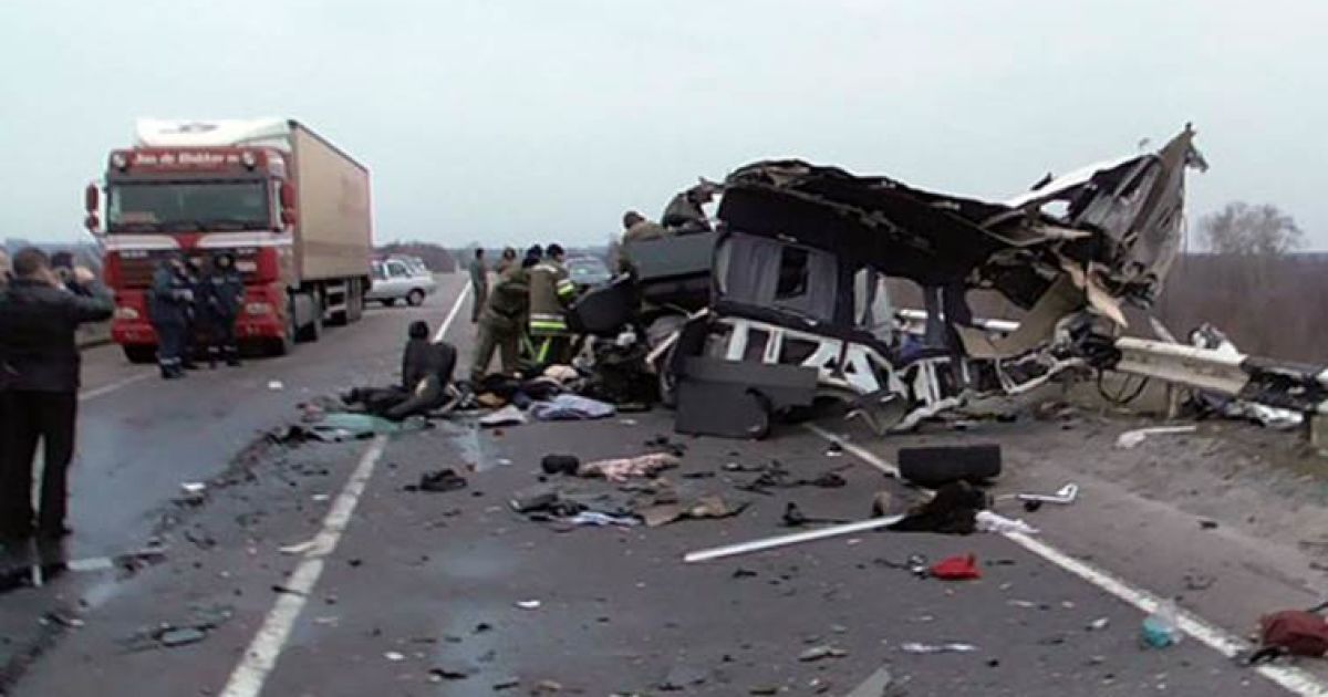 В жутком ДТП на Полтавщине погибли 8 человек, среди пострадавших – дети