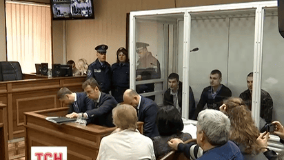 Аброськіну та Зінченку інкримінують виконання злочинного наказу та перевищення службових повноважень