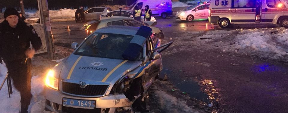 Навмисно таранили авто: у Києві та Рівному зловмисники одночасно травмували п’ятьох поліцейських