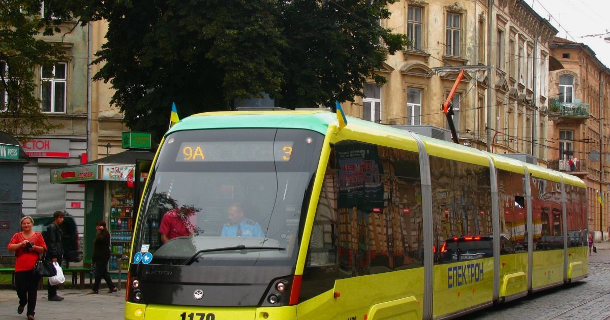 Міський транспорт переходить на електронні квитки. Що це означає для українців