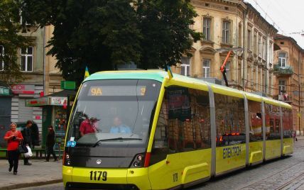 Городской транспорт переходит на электронные билеты. Что это означает для украинцев