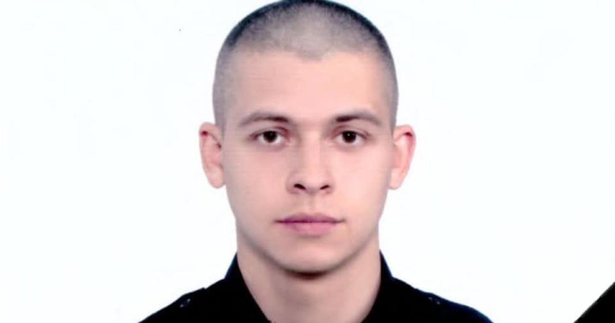 В Луцке умер полицейский, который влетел в электроопору на служебном авто