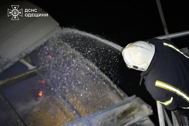 В Одеській області внаслідок атаки РФ пошкоджено об’єкти інфраструктури.  / © ДСНС