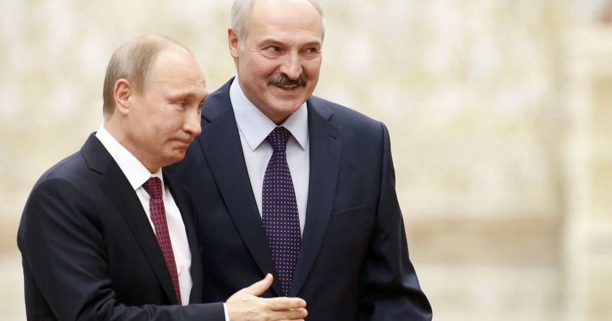 Почему Запад тянет с Путиным, а Лукашенко - с Западом