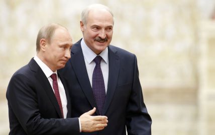 Лукашенко на саммите перепутал Путина с Медведевым