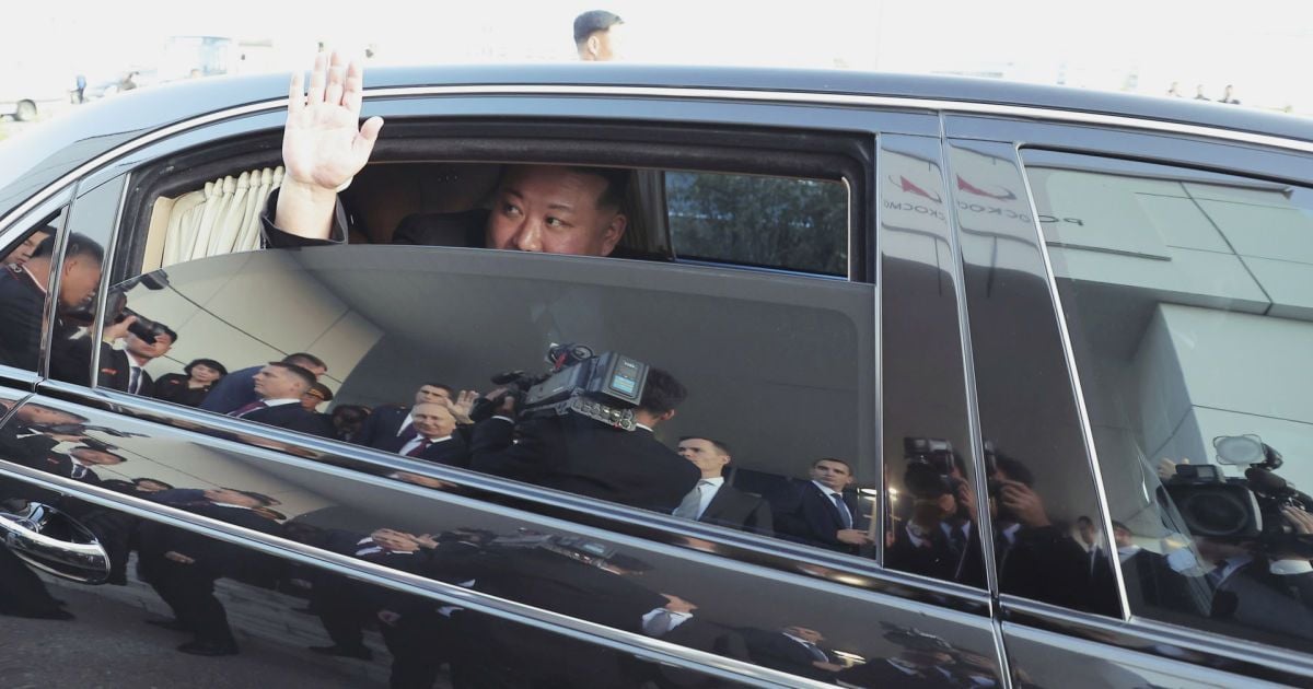 Ким Чен Ын прощается с Путиным на космодроме "Восточный", 13 сентября 2023 года. Независимые журналисты не были допущены/Korean Central News Agency/Korea News Service via AP