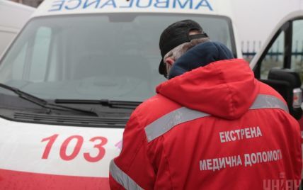 Водитель BMW в Киеве не пропустил скорую, которая везла "тяжелого" пациента (видео)
