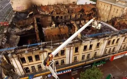 В Сети обнародовали снятое с дрона видео последствий масштабного пожара на столичном Крещатике