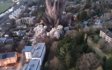 Контролируемый подрыв тысячекилограммовой бомбы в Великобритании привел к повреждению домов