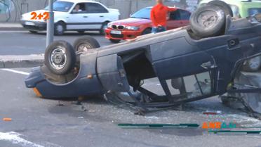 Аварія в Одесі: розтрощений "Хюндай" і "Таврія", а винне у всьому - небесне світило