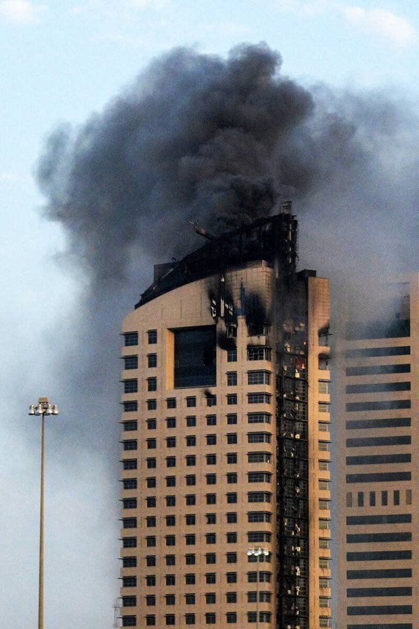 Чорний дим у небі Тегерана 8 березня 2026 року / © AFP