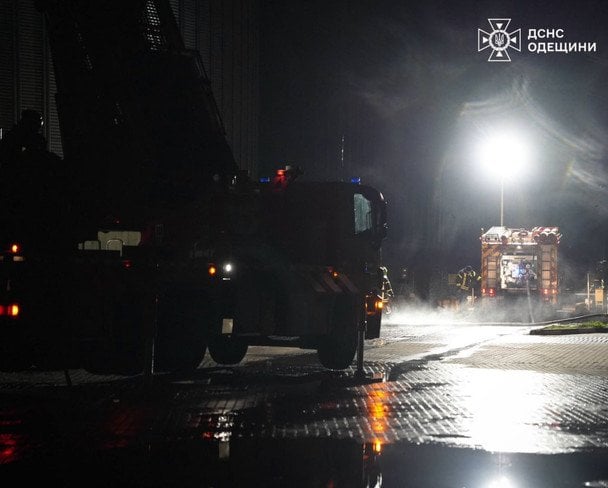 В Одеській області внаслідок атаки РФ пошкоджено об’єкти інфраструктури.  / © ДСНС