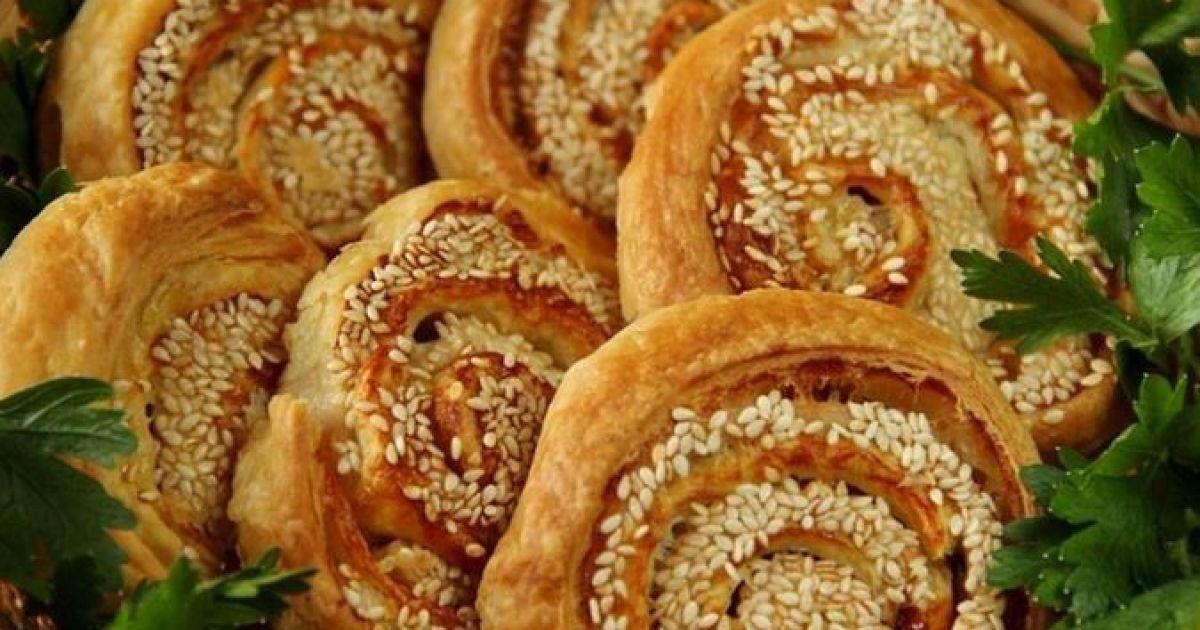 Куринные рулетики с кунжутом